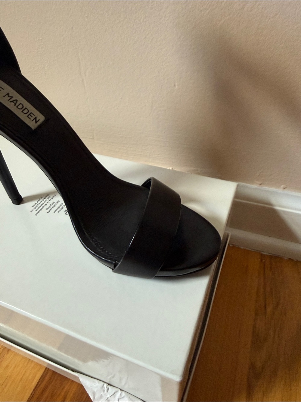 Steve Madden - Picture 4 of 8